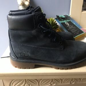 gently used navy blue waterproof timberland boots